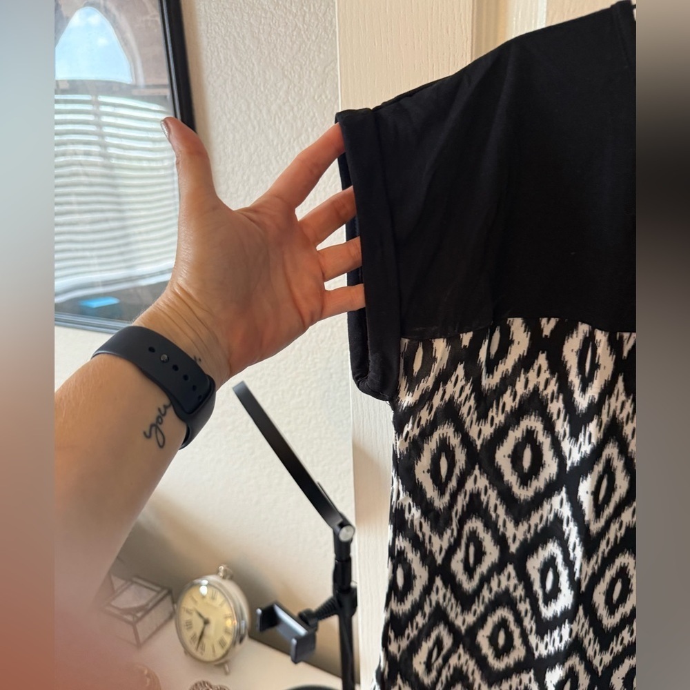 Xhilaration Black & White Ikat Short Sleeve Top Women's Size Large - Picture 7 of 11
